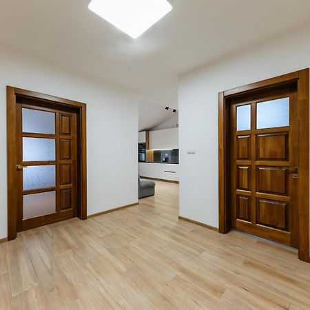 Luxury Apartments Uzhorod ภายนอก รูปภาพ