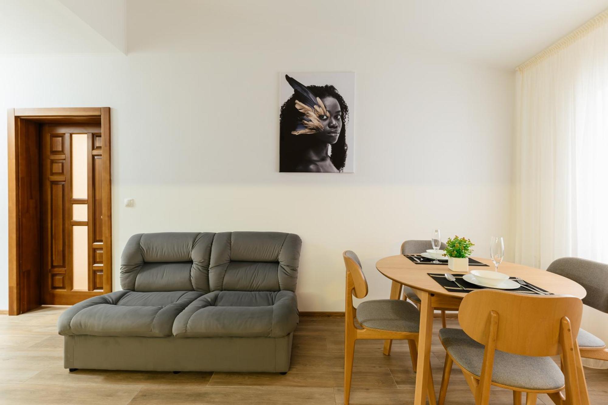 Luxury Apartments Uzhorod ภายนอก รูปภาพ